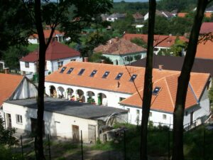 Szarvasház látképe a várösvényről (2007. szeptember)